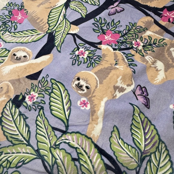 NWT Vera Bradley Hanging Around Purple Beach Towel Sloth Towel - Picture 2 of 6